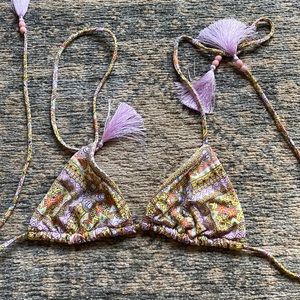 VS string bikini top